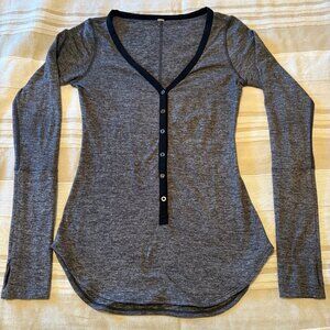 Lululemon V-Neck Long Sleeve Henley | Thumbholes | Heather Grey w/ Black Trim |